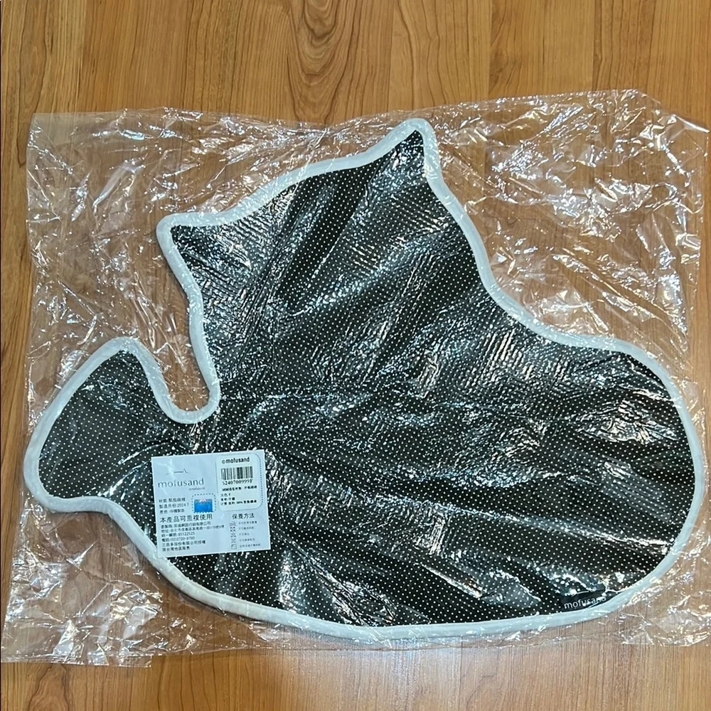 Cute Cat and Shrimp accent mat